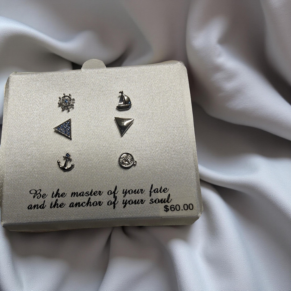 NWOT Fine Silver Plated Earrings - Picture 1 of 6